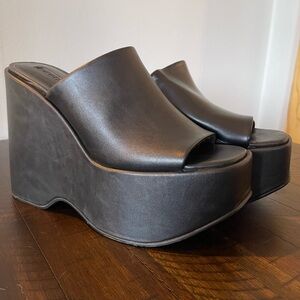 90’s Black Platform Sandals